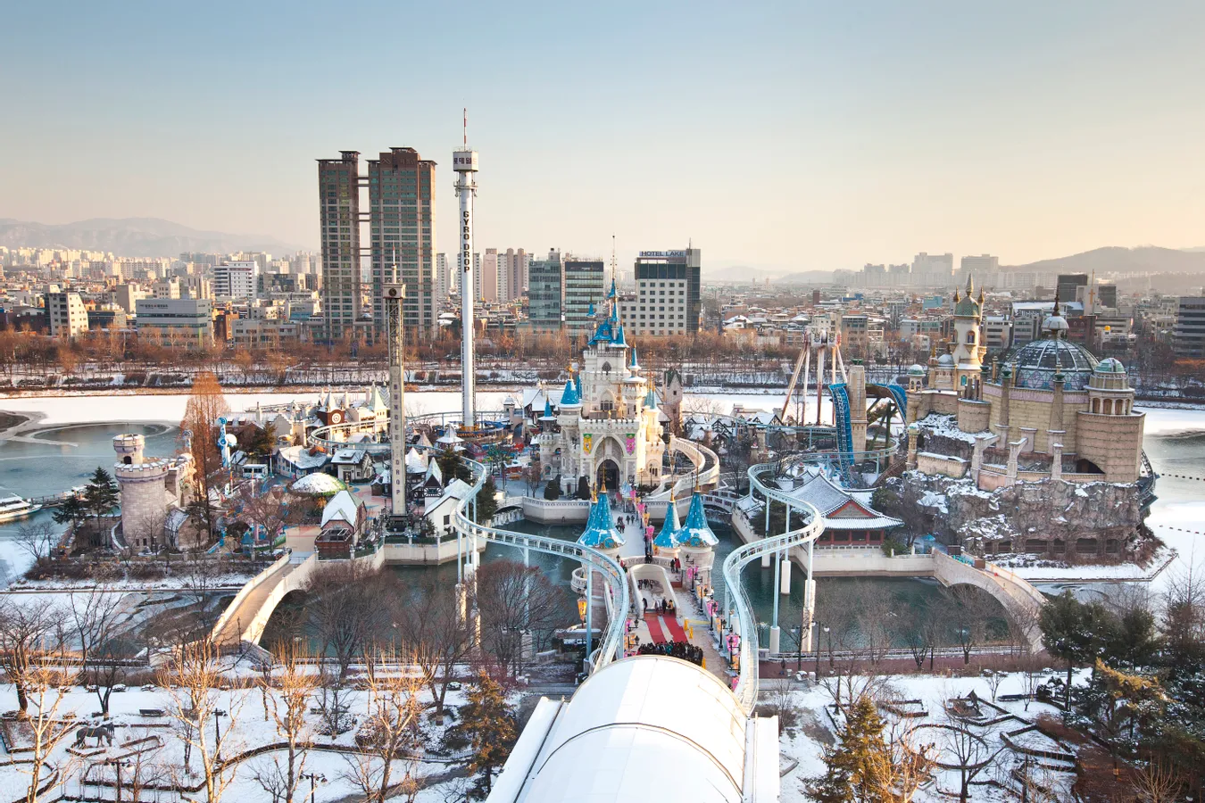 Lotte World được mệnh danh là công viên giải trí hàng đầu thế giới 